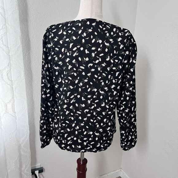 NWT Lush Womens M Black Abstract Print Blouse Button Front V-Neck Long Sleeved - Picture 5 of 9